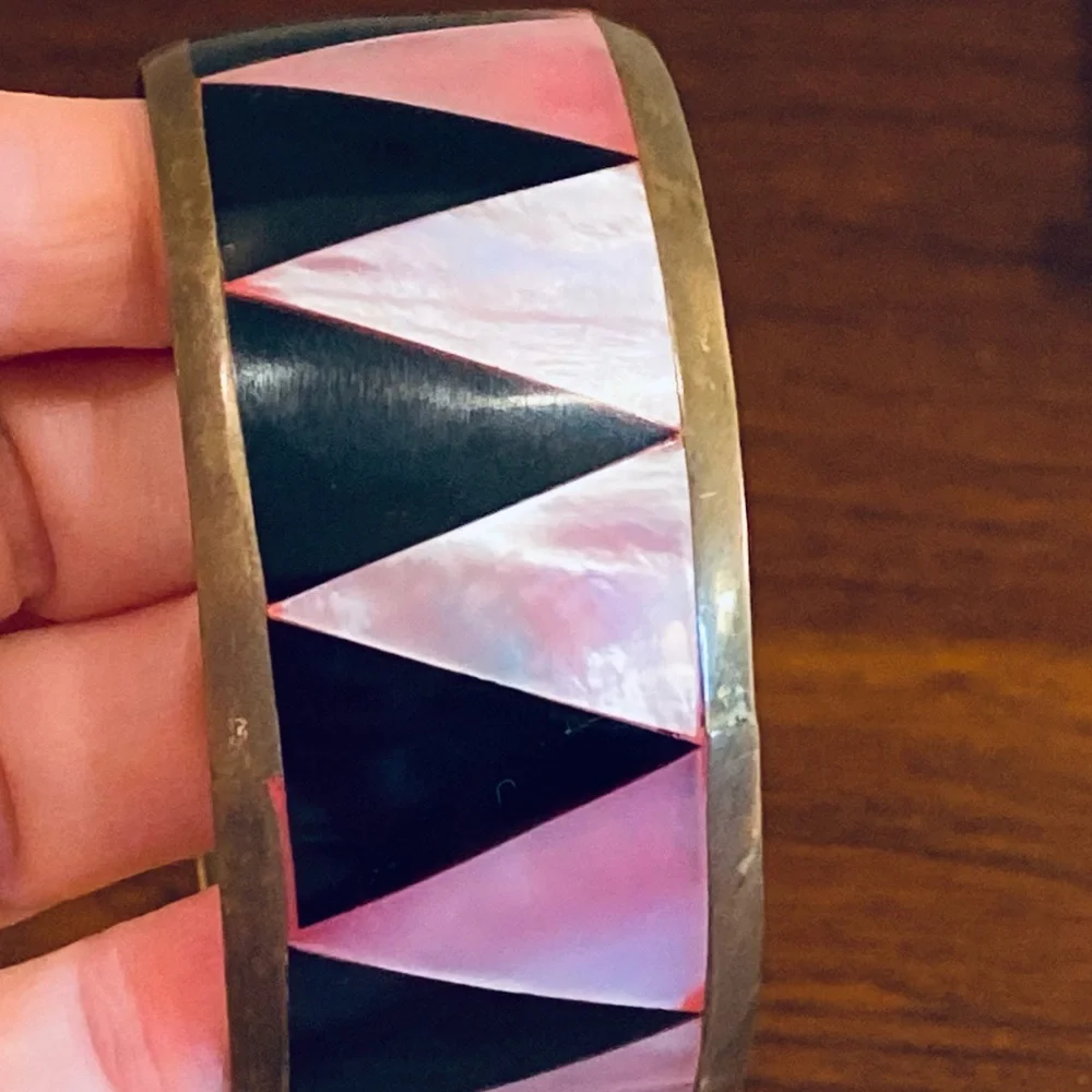 🌟12xHP🌟VTG 1980s-90s Pink Mother of Pearl Black Onyx Brass Bangle Philippines - Picture 4 of 6